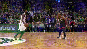 跟队：米兰双雄在为新球场找命名商，目标带来每年超2000万欧收入（记者：米兰双雄为新球场招募冠名商，年收入目标超过2000万欧元）