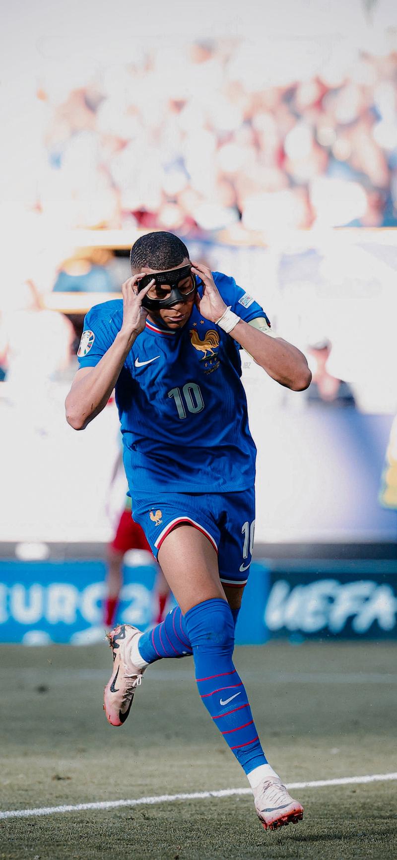 邓加：巴西球员和欧洲球员是不一样的，他们总想上场踢球（邓加：巴西球员有别于欧洲球员，人人都渴望出场）