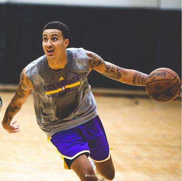 5场比赛打进5球，凯恩当选拜仁10月最佳球员（5战5球，凯恩荣膺拜仁10月最佳球员）