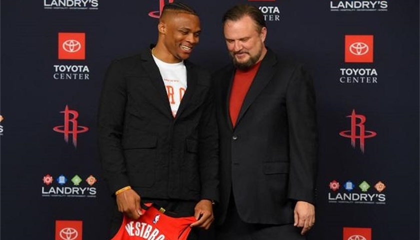 爱德华兹44分创赛季得分新高，单节19分+准绝平拯救球队（爱德华兹轰44分刷新赛季新高，单节19分+准绝平力挽狂澜）