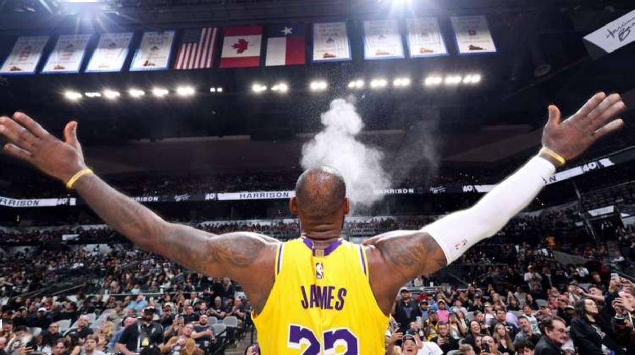 跟队记者：米兰内部否认了蒂亚戈-席尔瓦可能回归的传闻（跟队记者：米兰方面否认蒂亚戈-席尔瓦回归传闻）