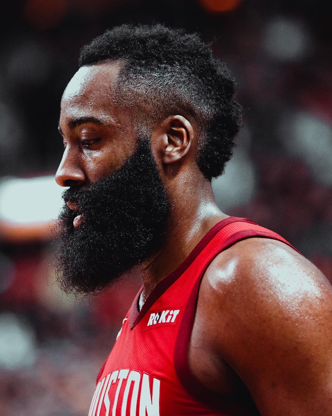 为中国赢尊重！日本球迷赛后向成都蓉城鼓掌：大赞成都值得尊重（日本球迷赛后为成都蓉城鼓掌：中国赢得尊重，成都值得敬佩）