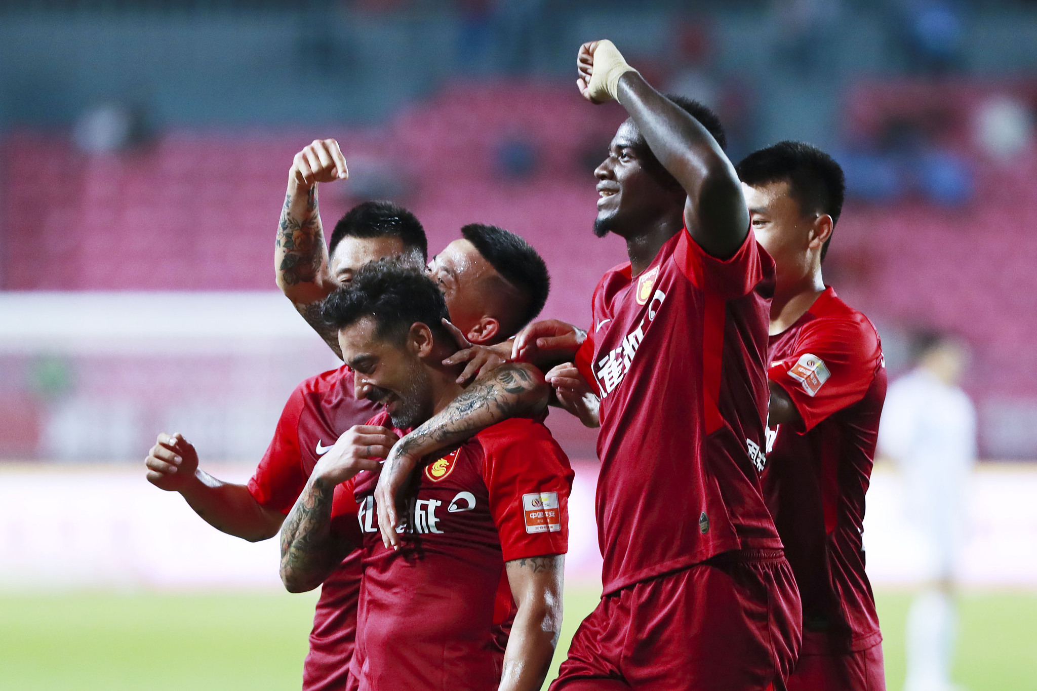 阿森纳大胜巩固争冠位置（阿森纳大捷稳固争冠优势）