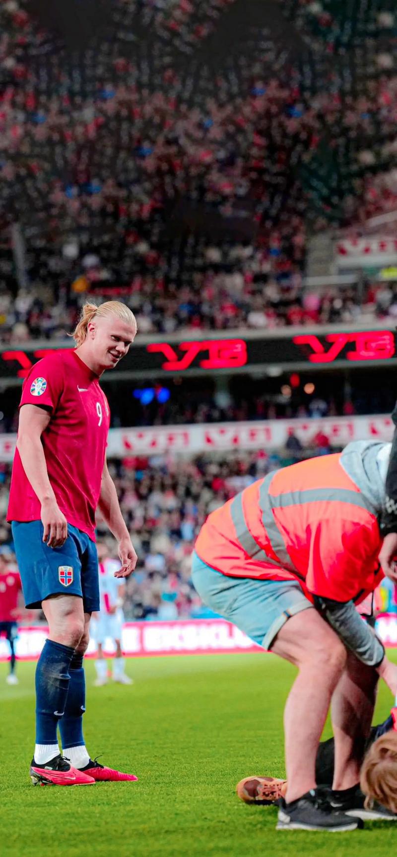 9场6球，身为中场的若昂-内维斯成为本赛季巴黎队内第一射手（中场若昂-内维斯9战6球，成巴黎本季队内头号射手）