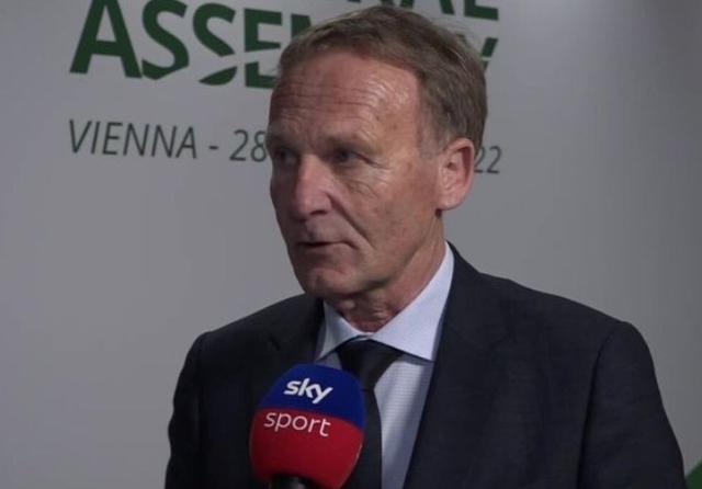 迈尼昂在加比亚社媒动态下留言，后者回复：请续约（迈尼昂现身加比亚动态评论区，加比亚回应：续约吧）