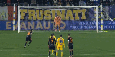 满是惊喜！拉菲尼亚生日当天，妻子给他送了一辆房车（生日惊喜连连：拉菲尼亚获妻子赠送房车）