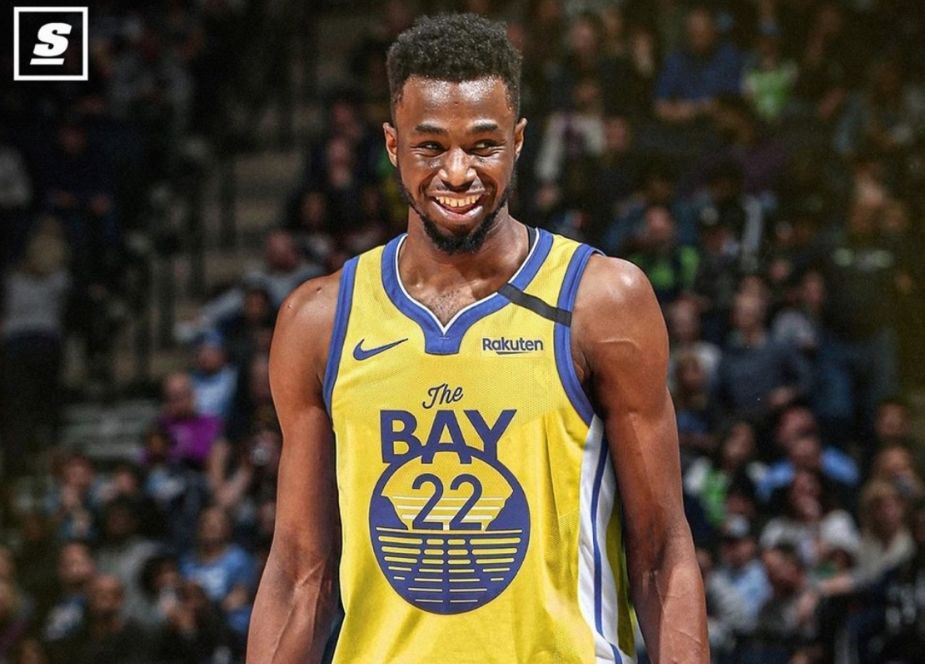 美媒：东契奇直接开着布加迪跑车来到今日与独行侠的比赛现场（美媒：东契奇驾布加迪亮相今日独行侠比赛现场）