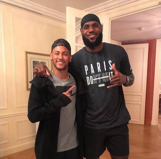 布里兰魔鬼主场迎战江原FC，1分差距定出线生死局（布里兰坐镇魔鬼主场迎战江原FC，1分之差定出线生死战）