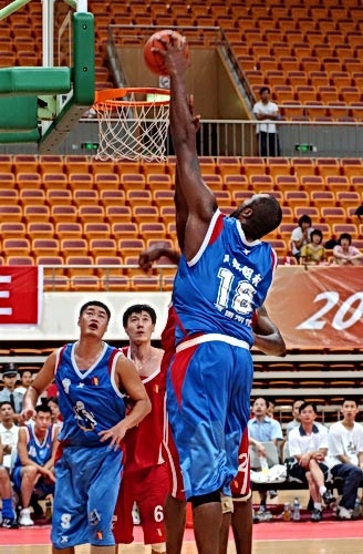 足球曝英超多队将出售核心以平衡财政（曝英超多队拟出售核心球员以缓解财务压力）