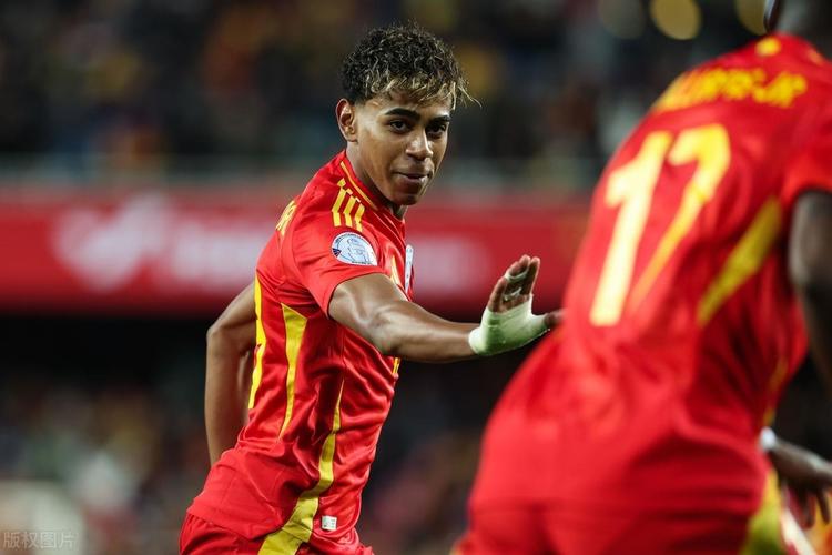 记录报：C罗并不会被追加禁赛，可以正常参加世界杯小组赛（记录报：C罗不会遭追加停赛，世界杯小组赛可正常出场）