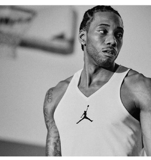 从替补到主力，他靠努力逆袭（他凭努力从替补跃升为主力）