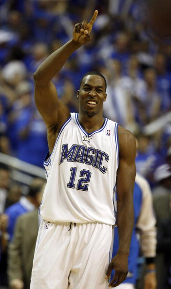 英超半场：阿德利、亚当斯破门，伯恩茅斯暂2-1桑德兰（英超半场战报：阿德利、亚当斯建功，伯恩茅斯暂以2-1领先桑德兰）