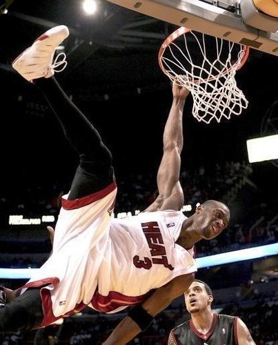 TA：曼城明夏可能签右后卫和右边锋，他们仍在关注利夫拉门托（TA：曼城或于明夏补强右后卫与右边锋位置，持续关注利夫拉门托）